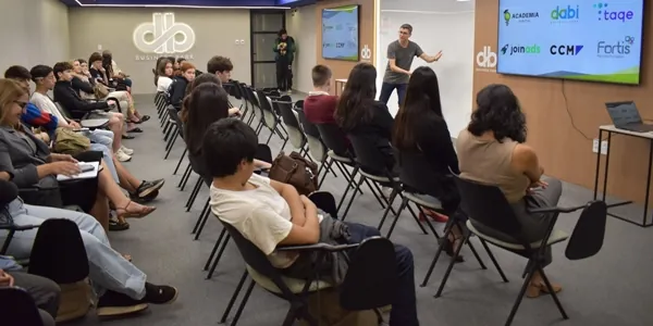 Turma do Programa Emprego e Futuro em atividade (1)